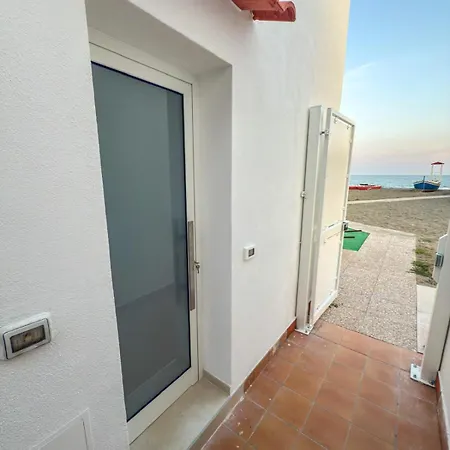 Terracina Seaside דירה *