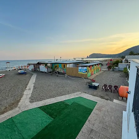 Terracina Seaside דירה